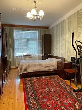 Satılır 4 otaqlı köhnə tikili 100 m²