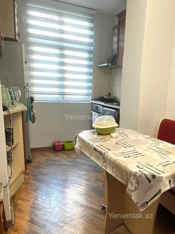 Satılır 3 otaqlı köhnə tikili 95 m²