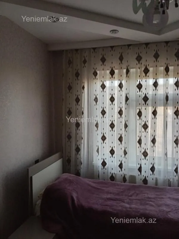 Satılır 4 otaqlı köhnə tikili 88 m²