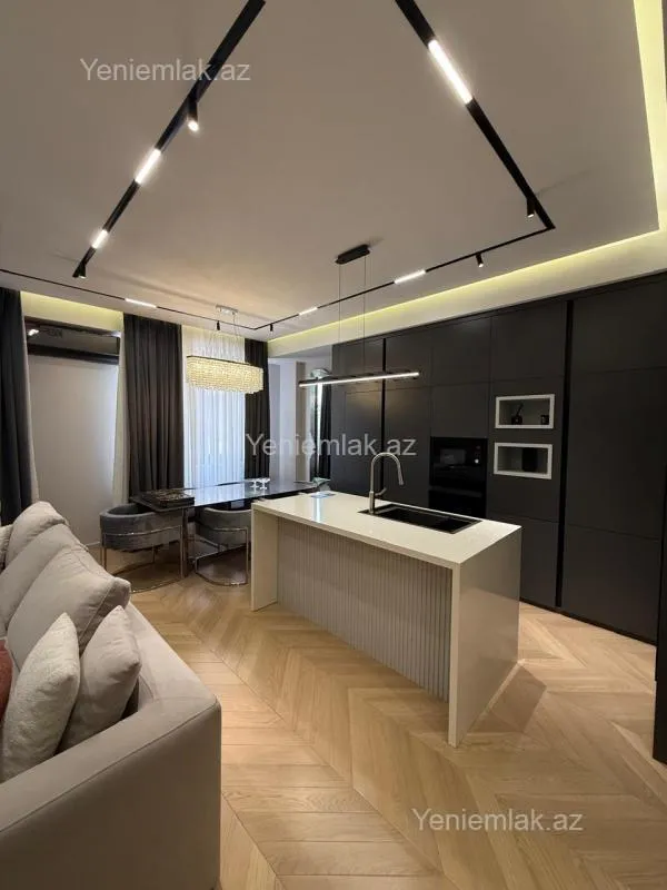 Satılır 3 otaqlı yeni tikili 135 m²