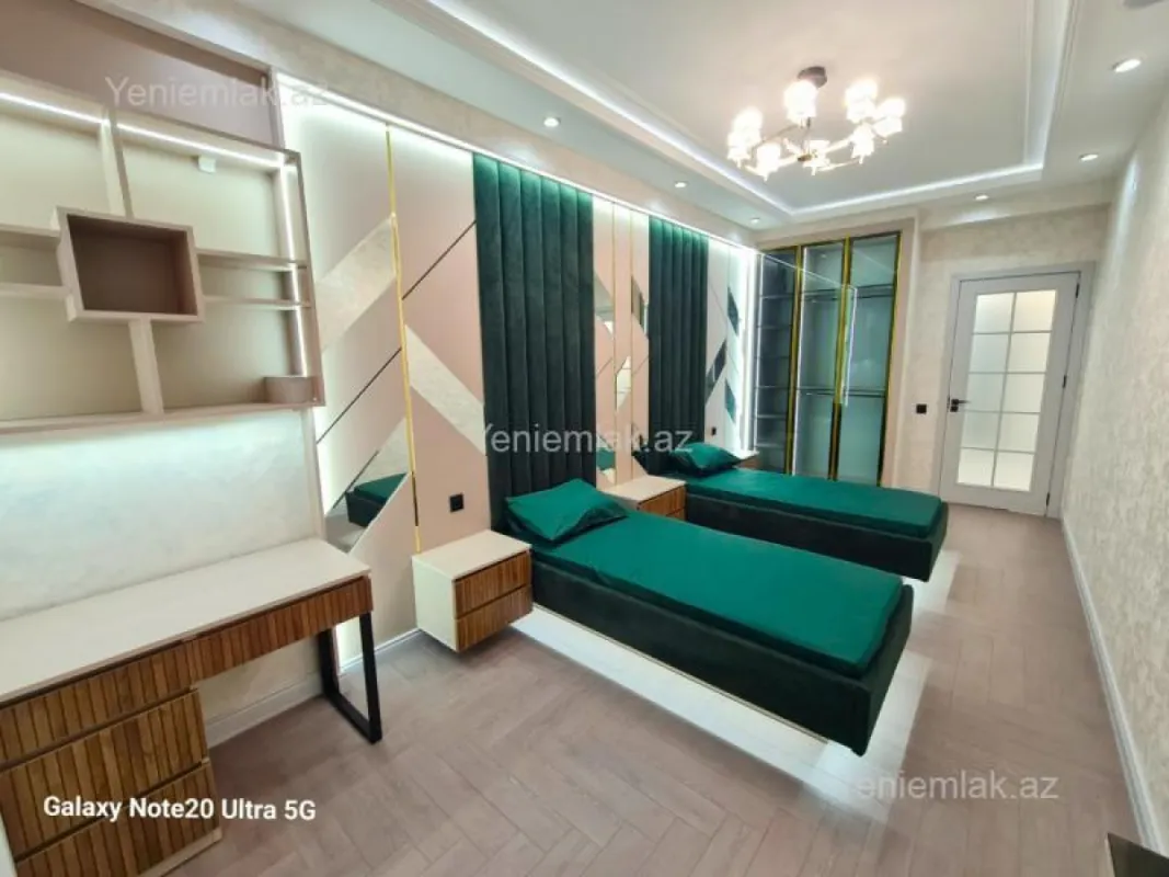 Satılır 3 otaqlı yeni tikili 160 m²