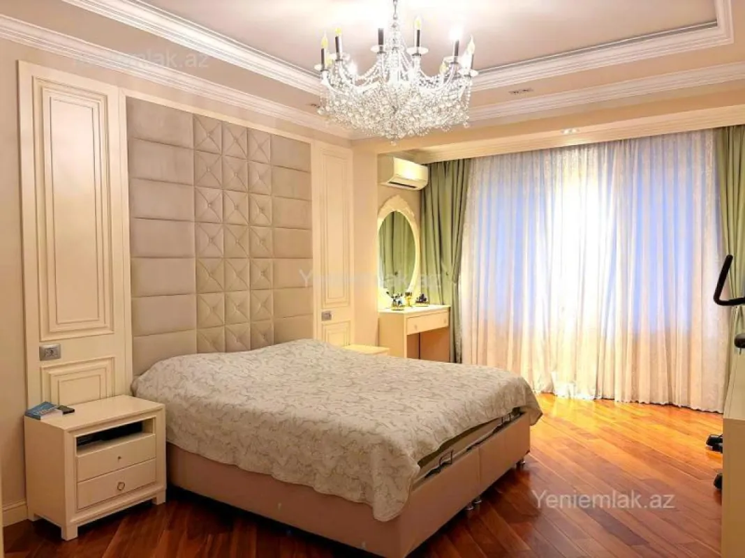 Satılır 4 otaqlı yeni tikili 215.5 m²