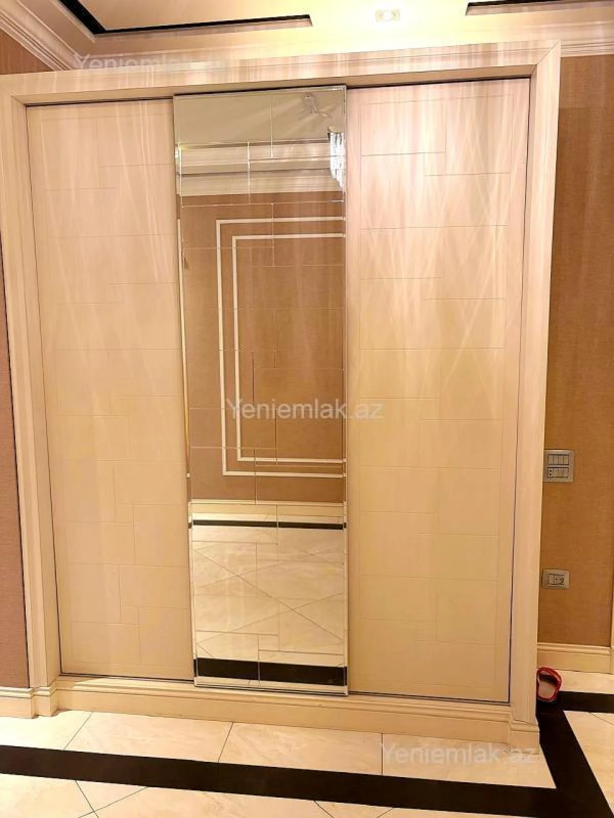 Satılır 4 otaqlı yeni tikili 215.5 m²