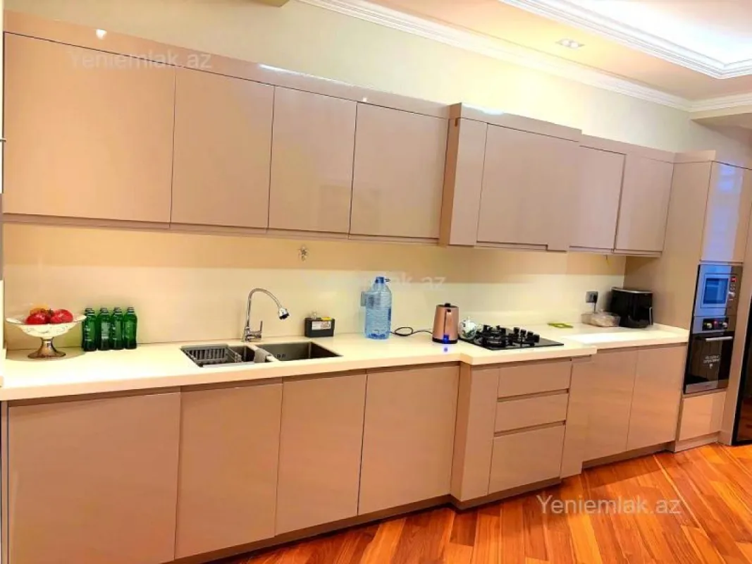 Satılır 4 otaqlı yeni tikili 215.5 m²