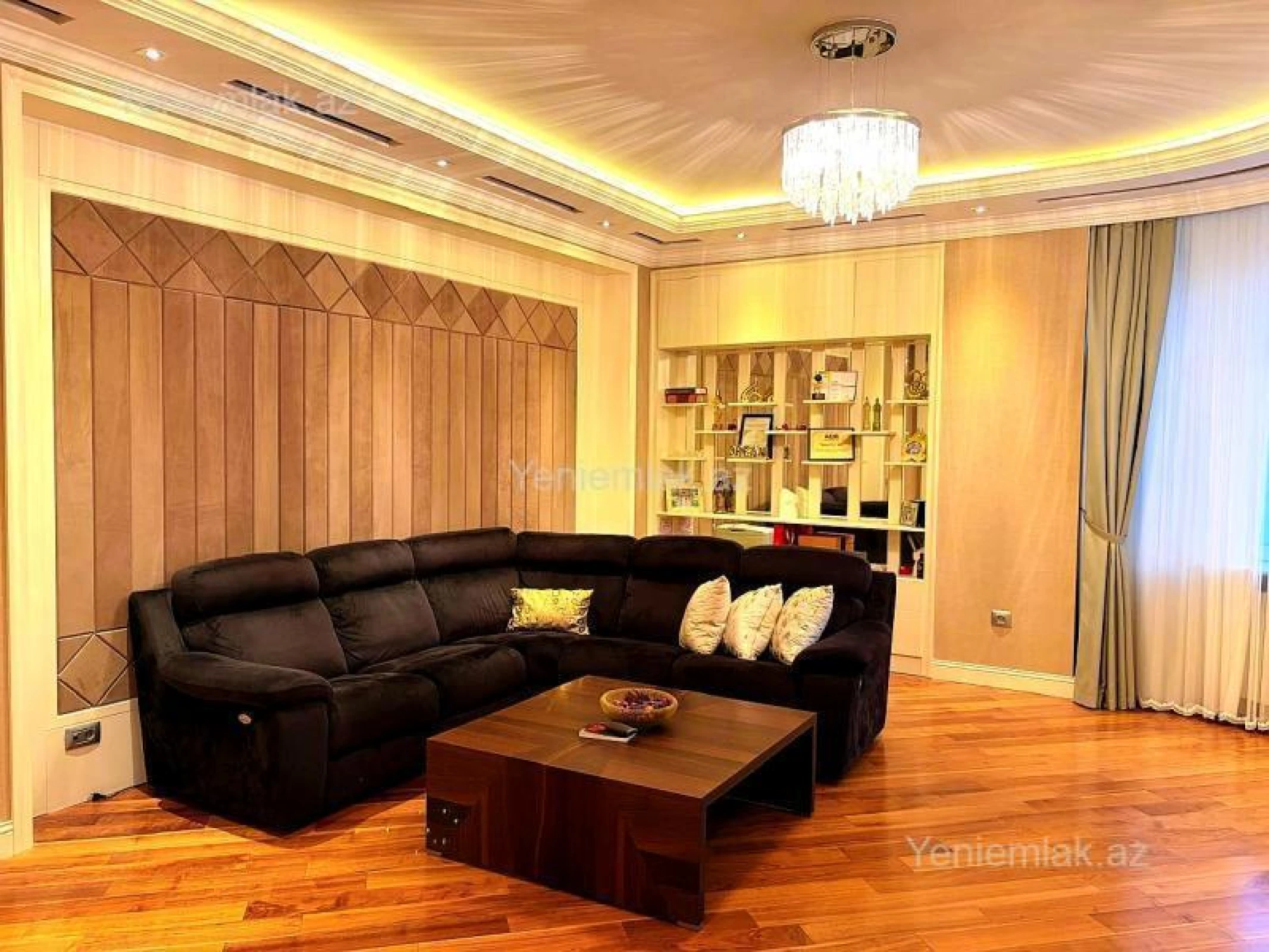 Satılır 4 otaqlı yeni tikili 215.5 m²