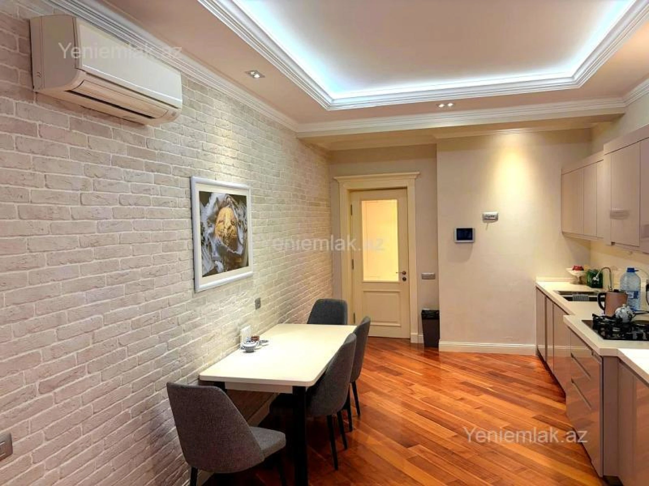 Satılır 4 otaqlı yeni tikili 215.5 m²