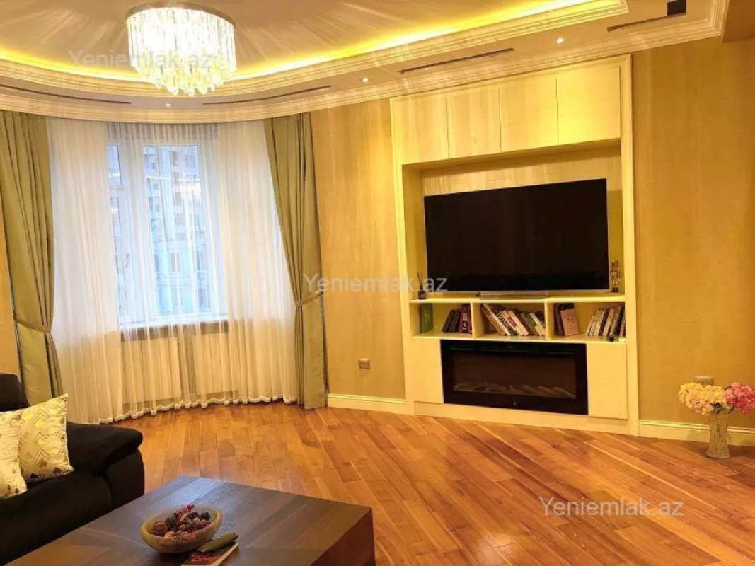 Satılır 4 otaqlı yeni tikili 215.5 m²