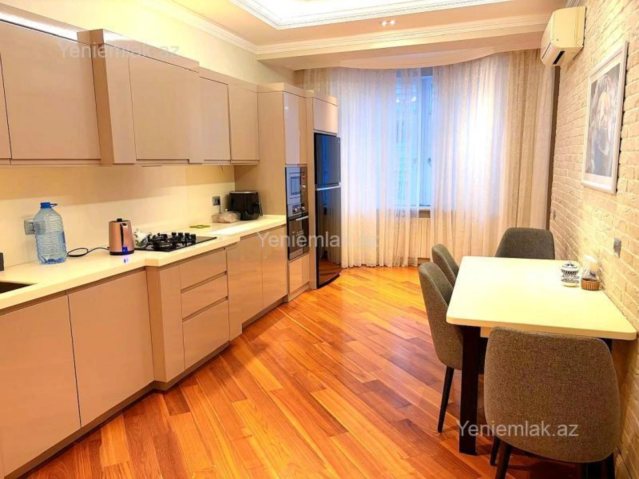 Satılır 4 otaqlı yeni tikili 215.5 m²