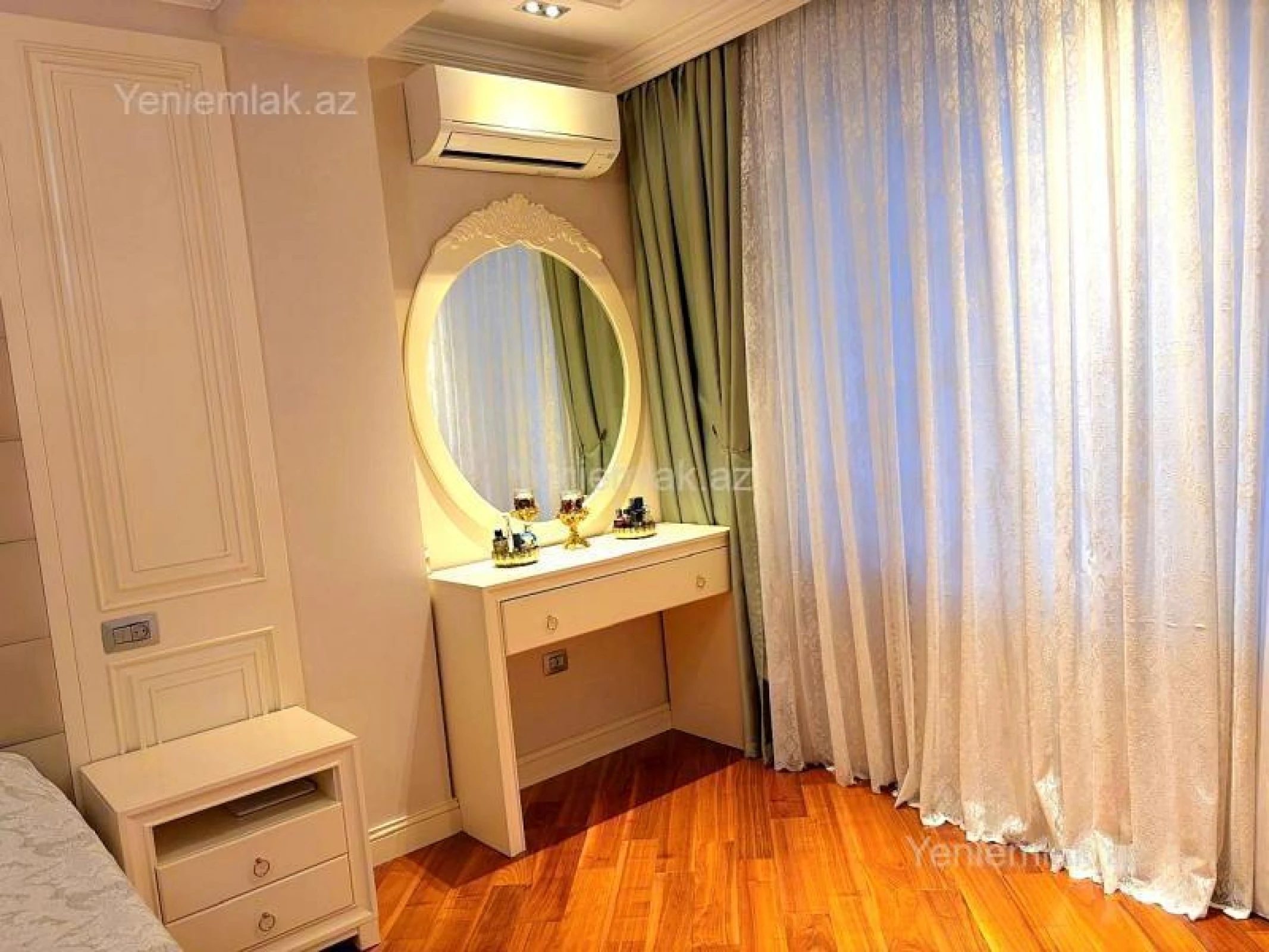 Satılır 4 otaqlı yeni tikili 215.5 m²