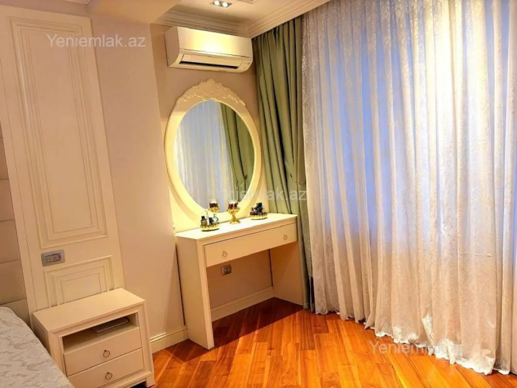 Satılır 4 otaqlı yeni tikili 215.5 m²