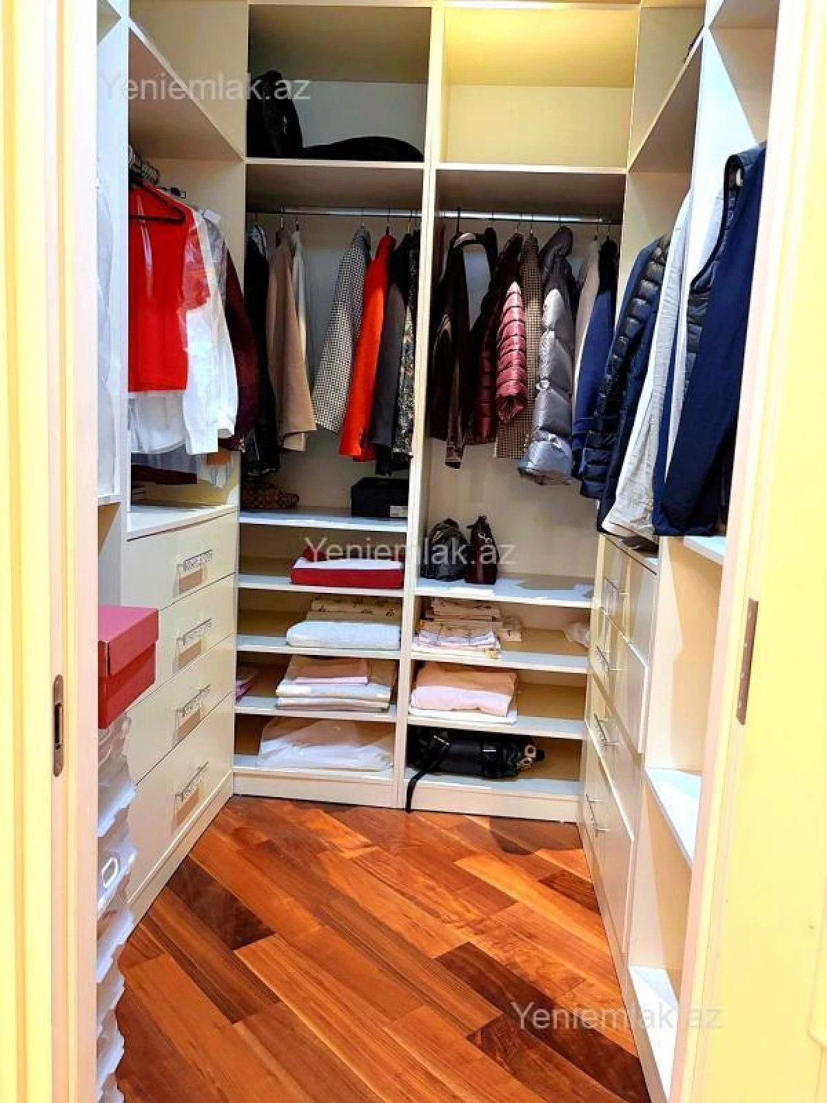 Satılır 4 otaqlı yeni tikili 215.5 m²