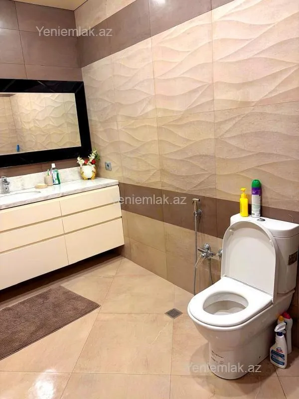 Satılır 4 otaqlı yeni tikili 215.5 m²