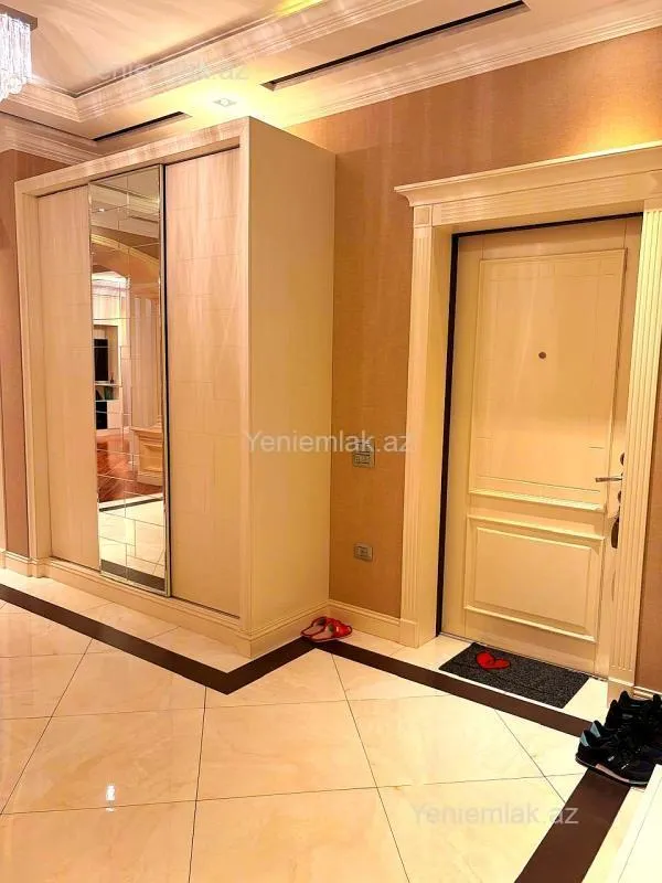 Satılır 4 otaqlı yeni tikili 215.5 m²