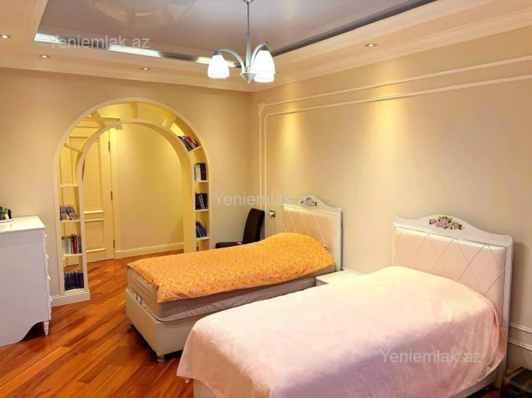 Satılır 4 otaqlı yeni tikili 215.5 m²