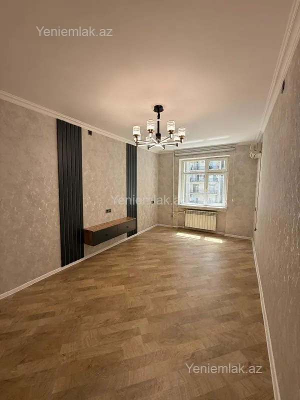 Satılır 2 otaqlı köhnə tikili 60 m²