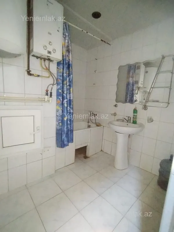 Satılır 4 otaqlı köhnə tikili 100 m²