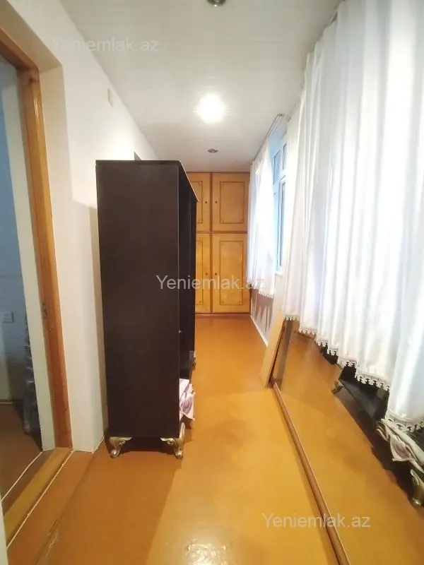 Satılır 4 otaqlı köhnə tikili 100 m²