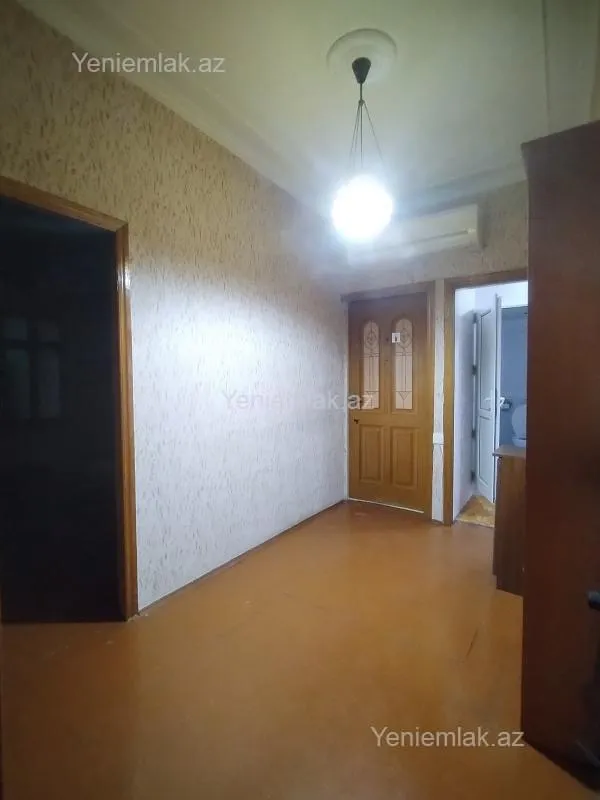 Satılır 4 otaqlı köhnə tikili 100 m²