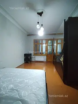 Satılır 4 otaqlı köhnə tikili 100 m²