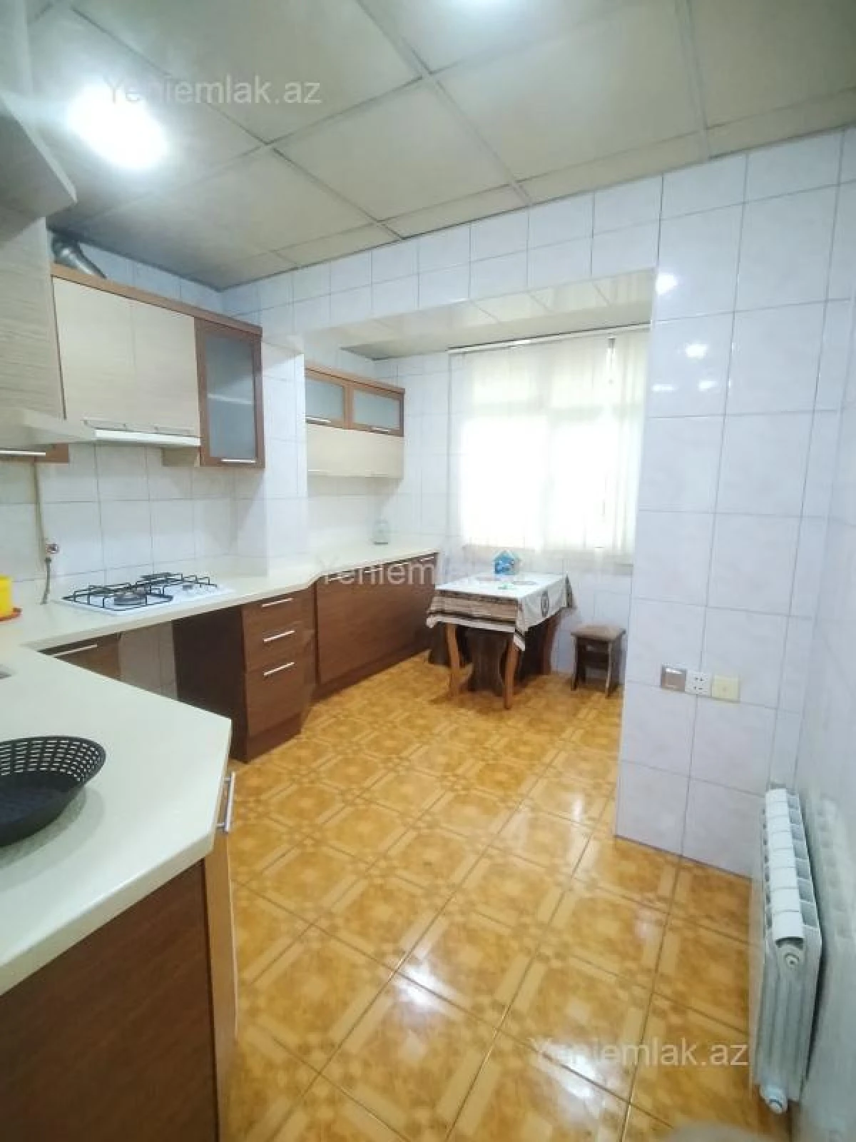 Satılır 4 otaqlı köhnə tikili 100 m²