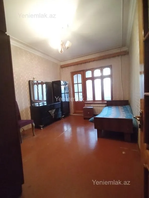 Satılır 4 otaqlı köhnə tikili 100 m²