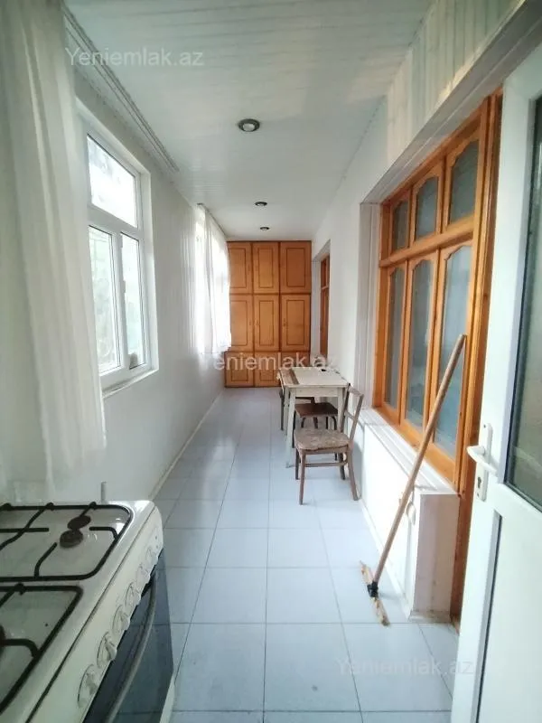 Satılır 4 otaqlı köhnə tikili 100 m²
