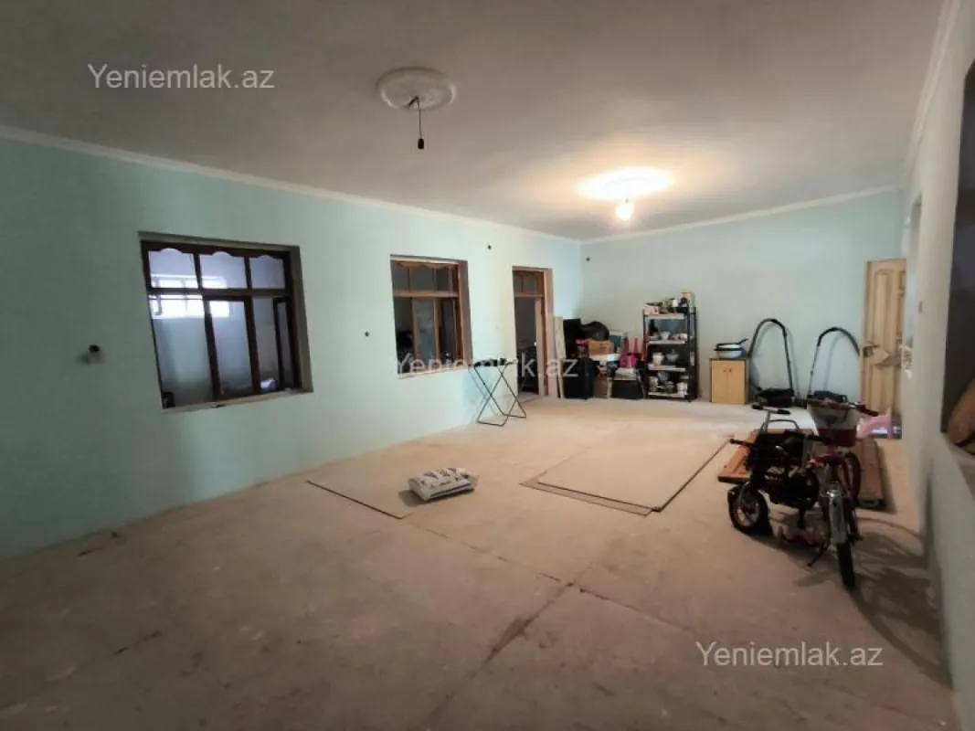 Satılır 5 otaqlı həyət evi 200 m²