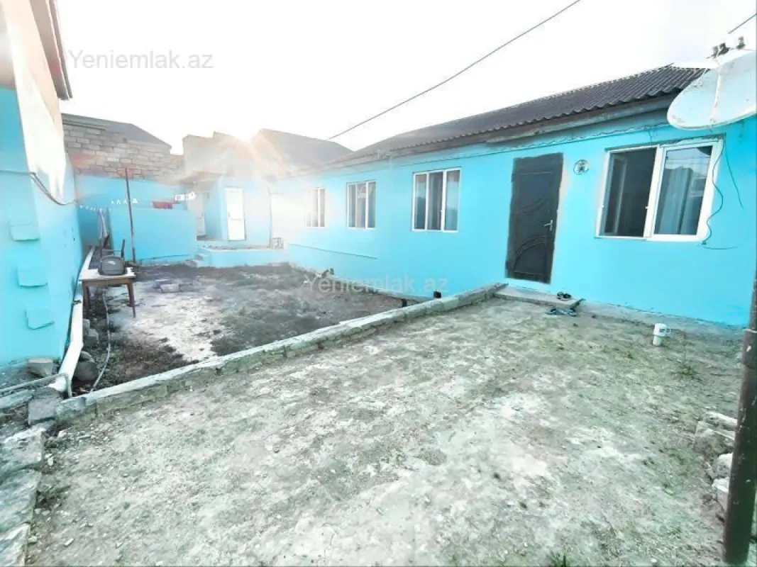 Satılır 5 otaqlı həyət evi 200 m²