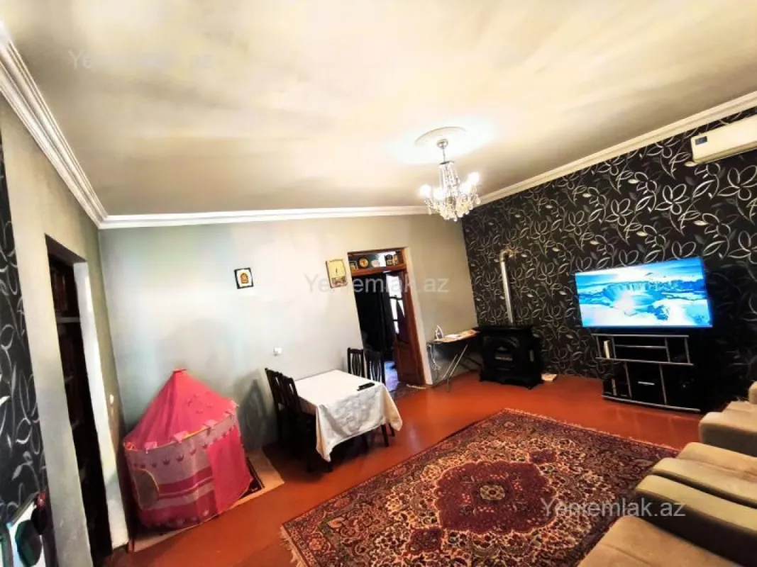 Satılır 5 otaqlı həyət evi 200 m²