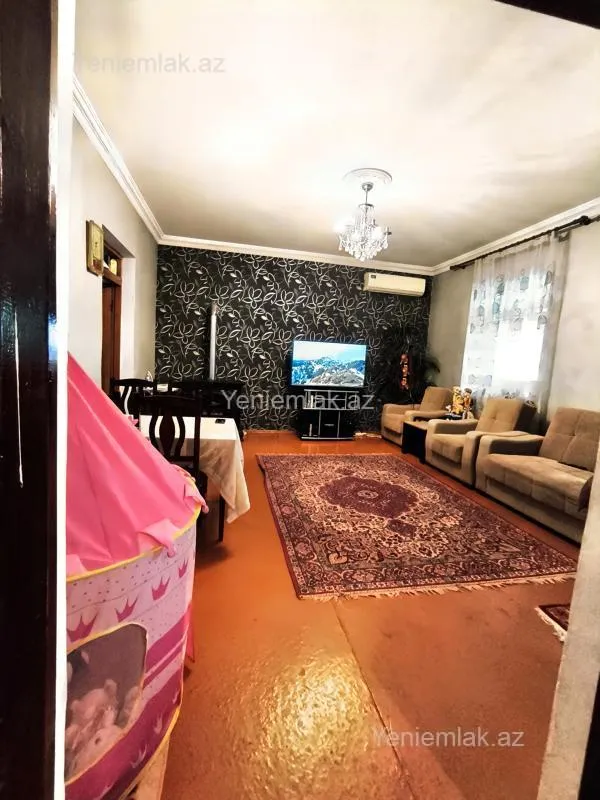 Satılır 5 otaqlı həyət evi 200 m²