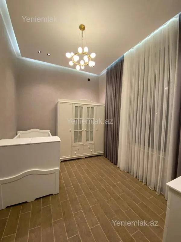 Satılır 4 otaqlı həyət evi 200 m²