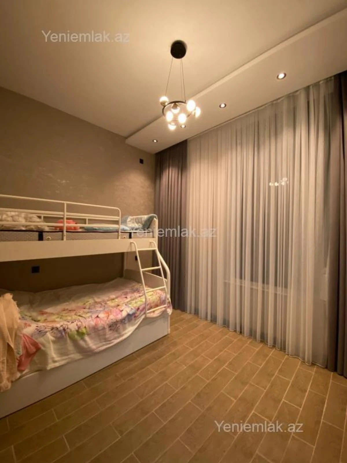 Satılır 4 otaqlı həyət evi 200 m²