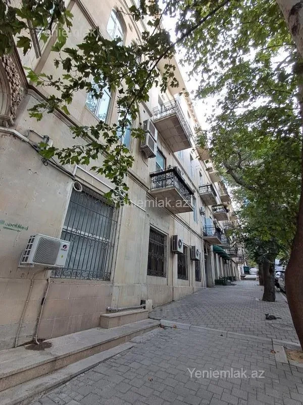 Satılır 2 otaqlı köhnə tikili 65 m²
