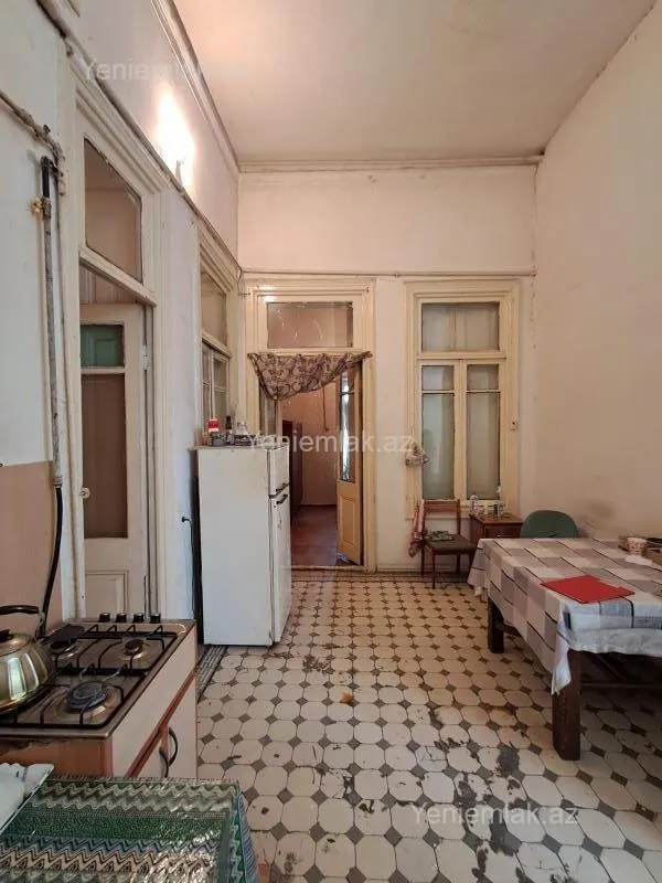 Satılır 2 otaqlı köhnə tikili 65 m²