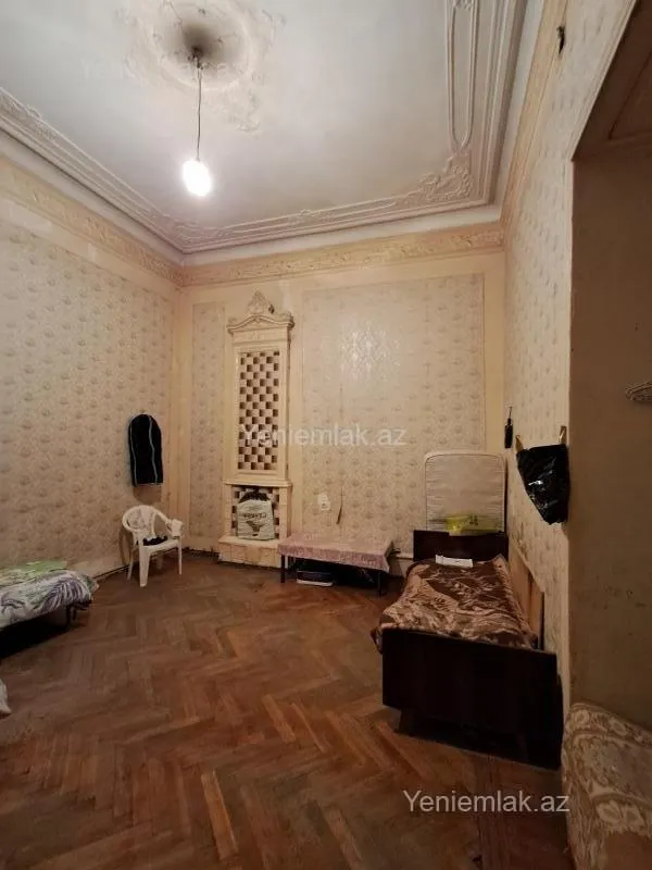 Satılır 2 otaqlı köhnə tikili 65 m²
