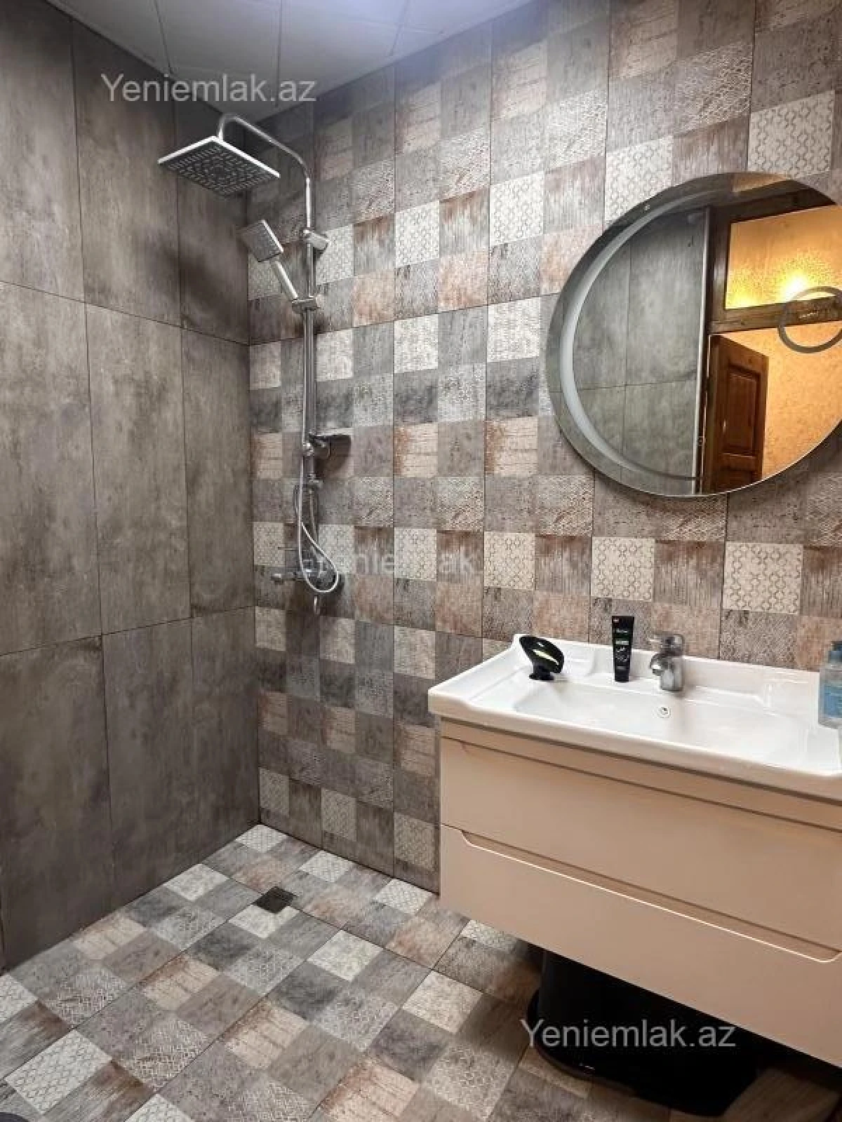 Satılır 3 otaqlı köhnə tikili 70 m²