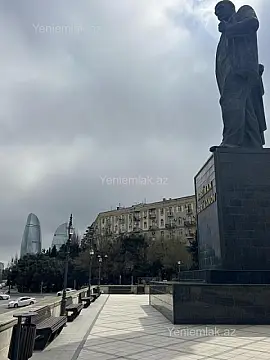 Satılır 3 otaqlı köhnə tikili 95 m²