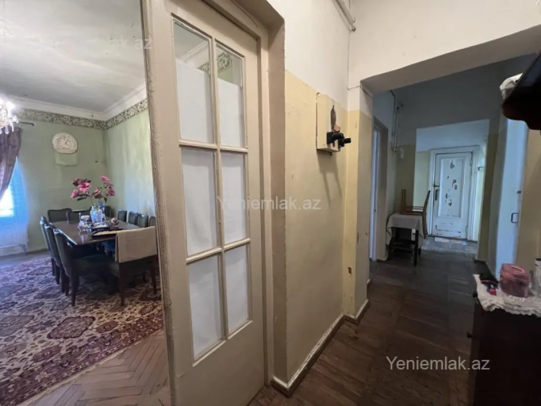 Satılır 3 otaqlı köhnə tikili 95 m²