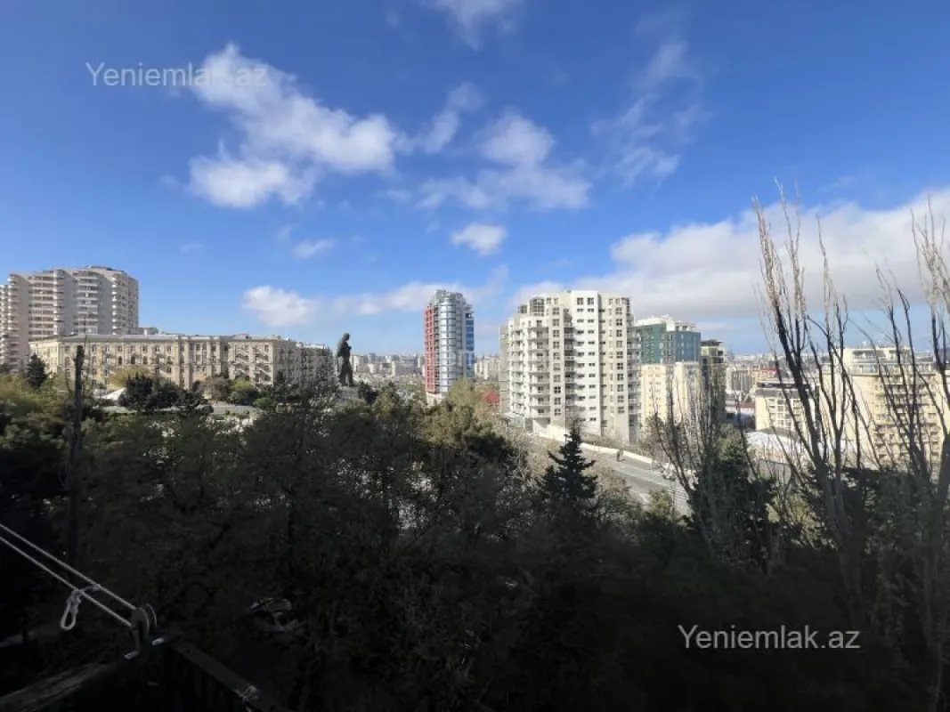 Satılır 3 otaqlı köhnə tikili 95 m²