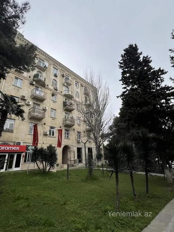 Satılır 3 otaqlı köhnə tikili 95 m²