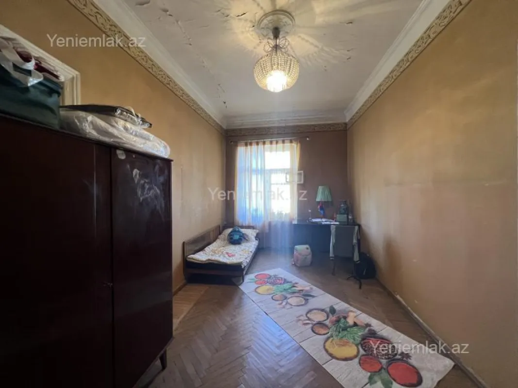 Satılır 3 otaqlı köhnə tikili 95 m²