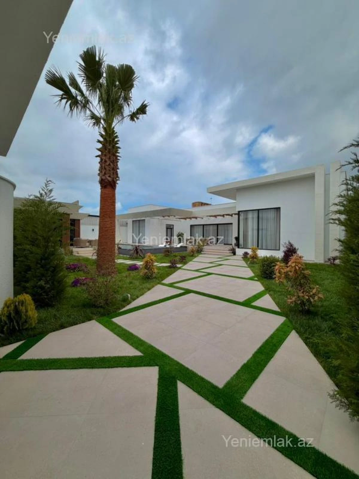 Satılır 5 otaqlı həyət evi 220 m²