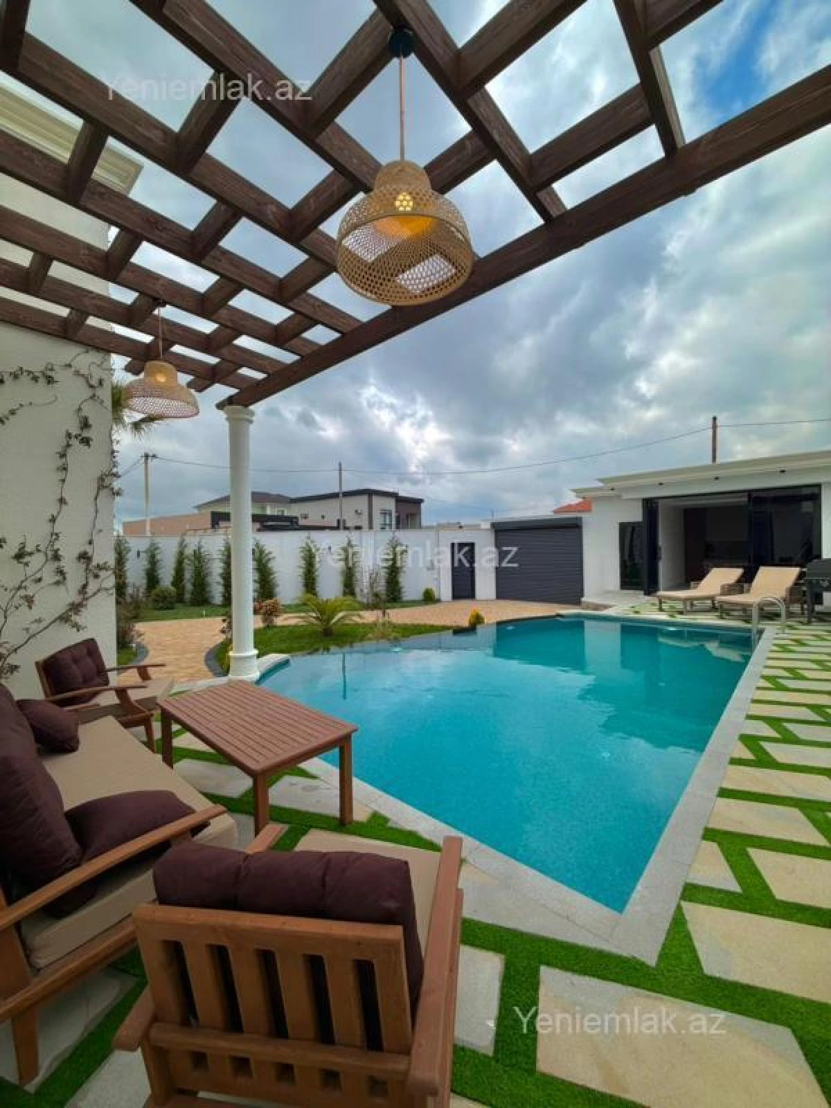 Satılır 4 otaqlı həyət evi 200 m²