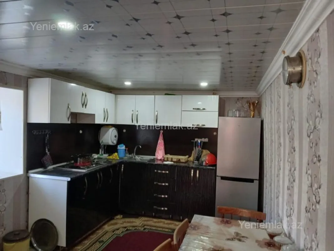 Satılır 5 otaqlı həyət evi 197 m²