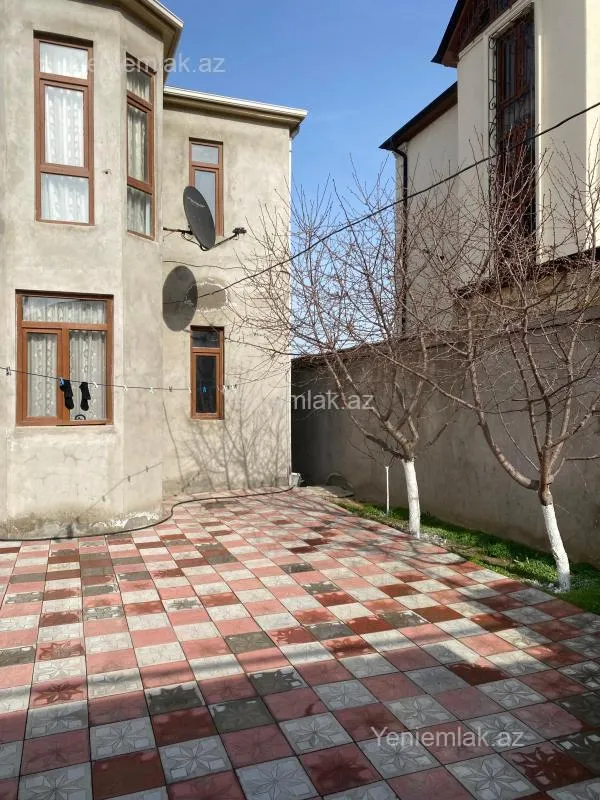 Satılır 5 otaqlı həyət evi 200 m²