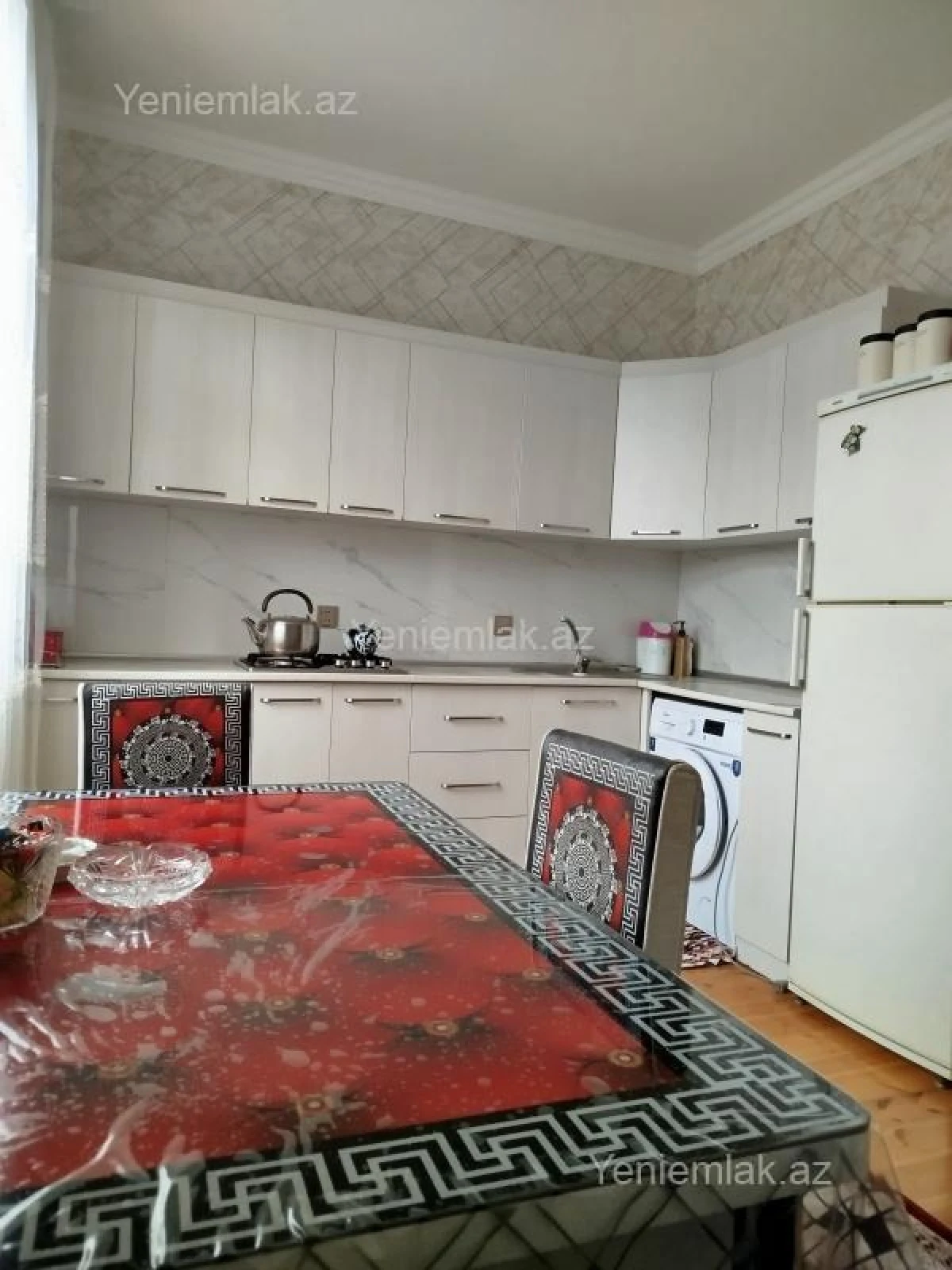 Satılır 5 otaqlı həyət evi 200 m²