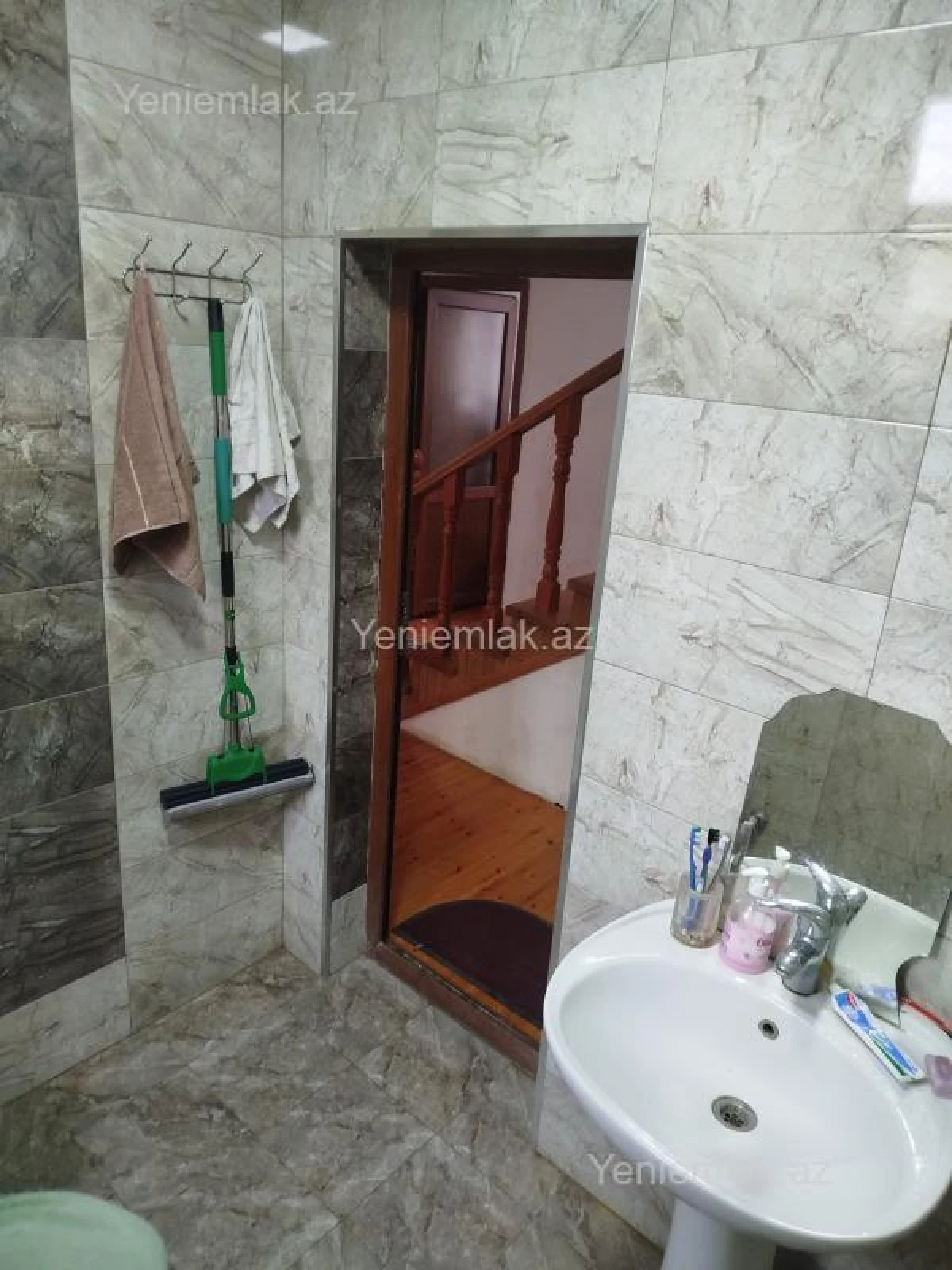 Satılır 5 otaqlı həyət evi 200 m²