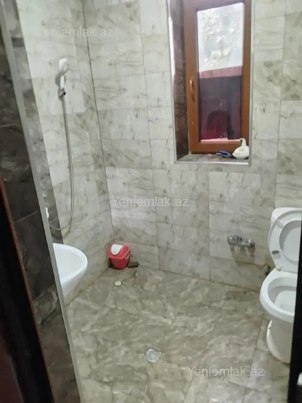 Satılır 5 otaqlı həyət evi 200 m²