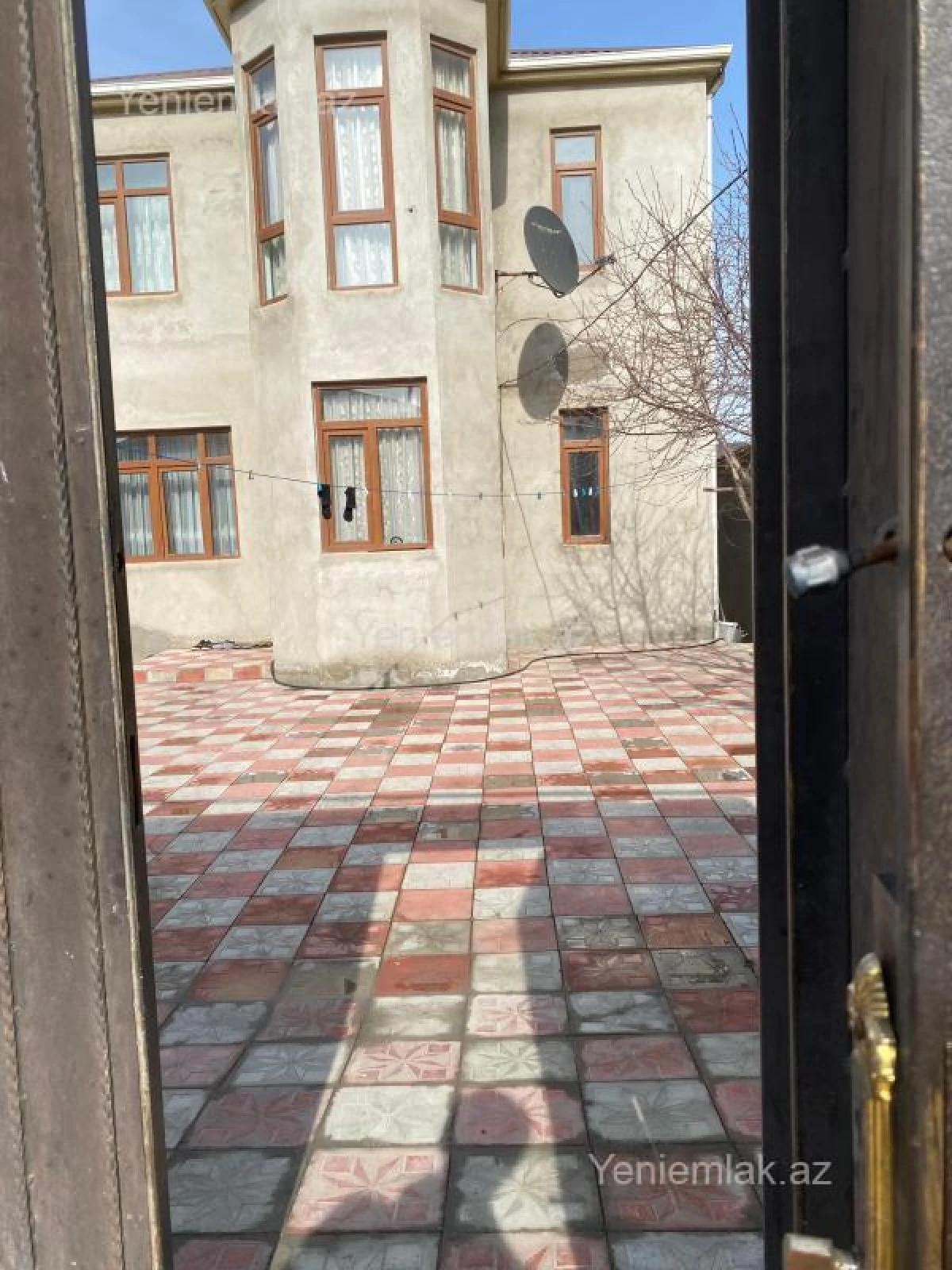 Satılır 5 otaqlı həyət evi 200 m²