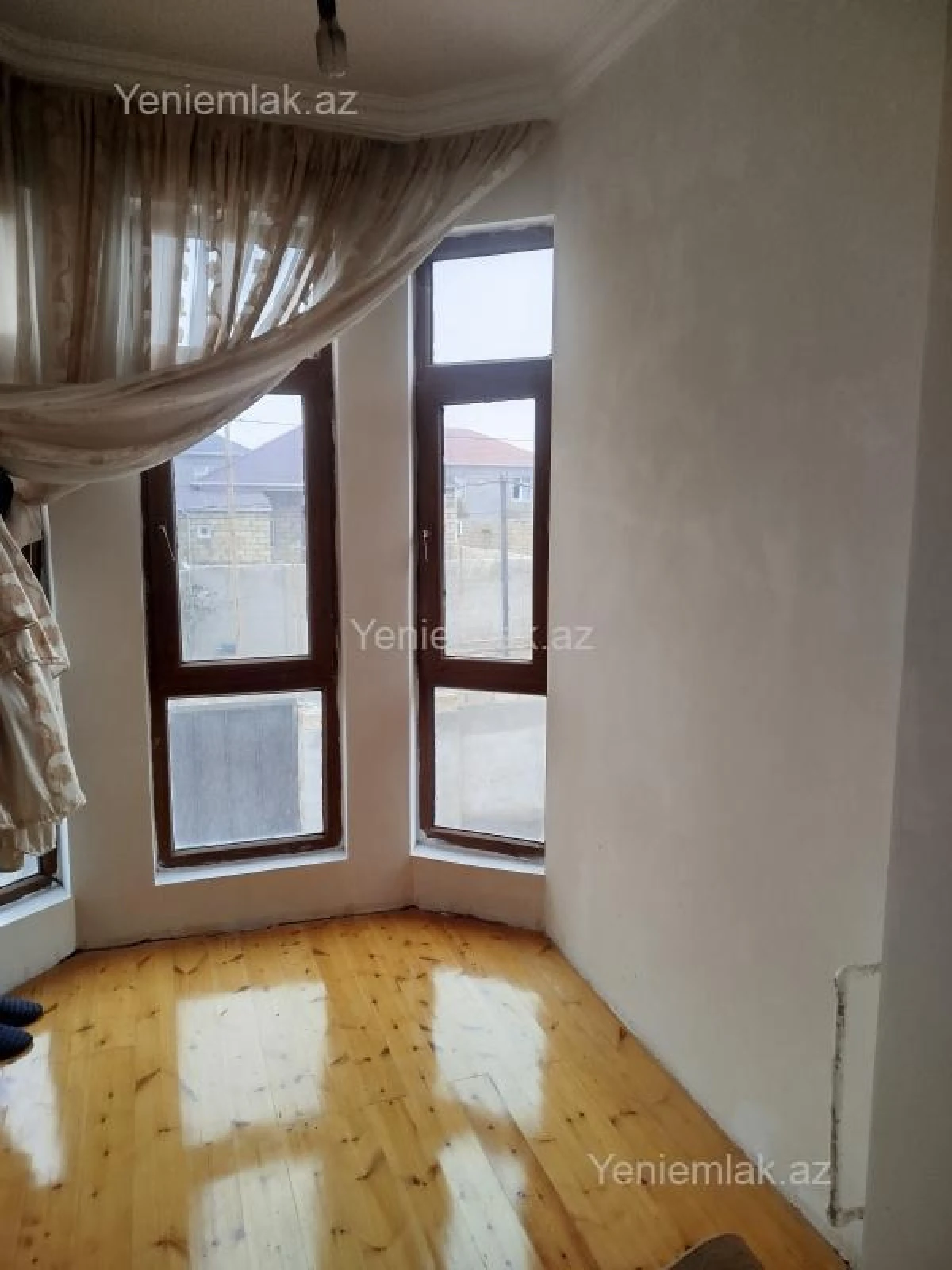 Satılır 5 otaqlı həyət evi 200 m²